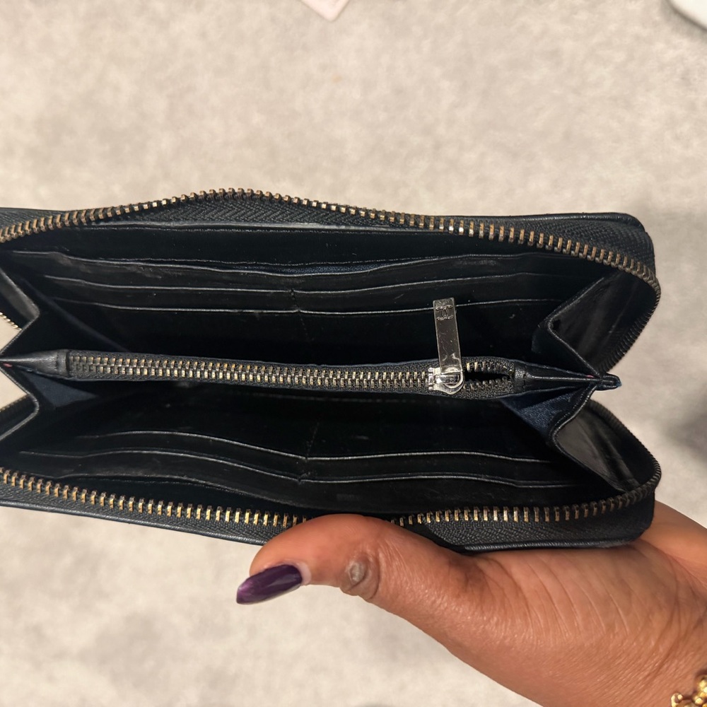 CHANEL Black Floral Embossed Wallet - Picture 4 of 12